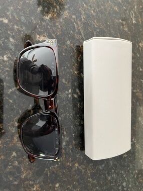 Aj Morgan Tortoiseshell Sunglasses with Dark Lenses